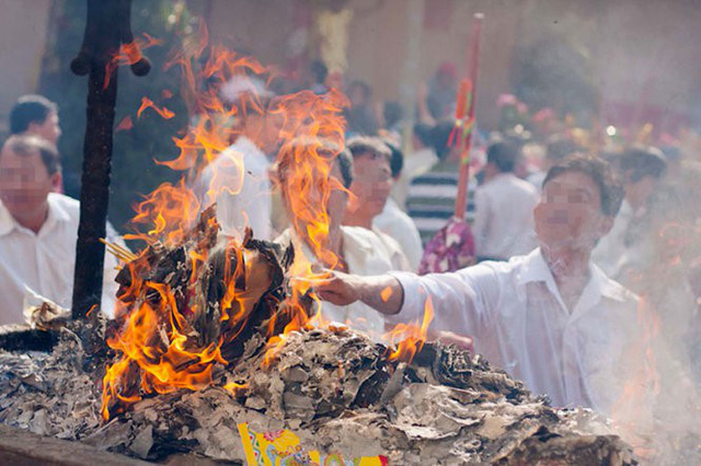Giáo hội Phật giáo Việt Nam đề nghị bỏ tục đốt vàng mã - Ảnh 1.