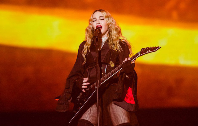 Madonna là một trong những nữ nghệ sĩ tuổi Tuất nổi tiếng thế giới. Được mệnh danh là “Nữ hoàng nhạc pop”, Madonna là biểu tượng về phong cách âm nhạc và thời trang, thậm chí tạo nên một thế hệ âm nhạc mới trên thế giới và là nguồn cảm hứng cho nhiều ca sĩ trẻ. Cô là ca sĩ, nhạc sĩ, diễn viên, doanh nhân và bán được hơn 300 triệu bản thu âm trên toàn thế giới. (Ảnh: Getty)