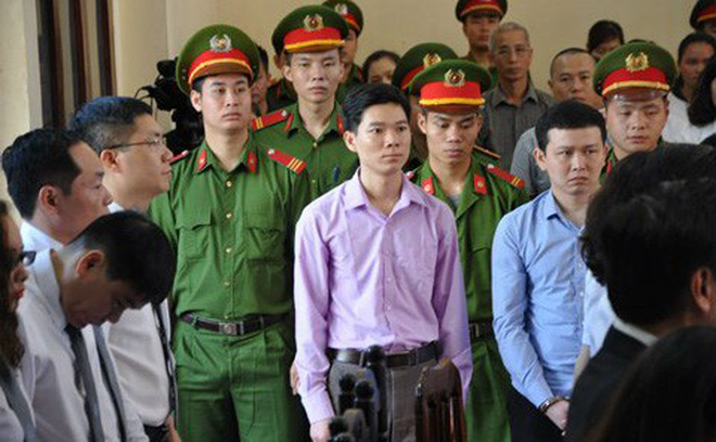 Xử BS Lương: Luật sư Trần Vũ Hải liên tục bị yêu cầu rời khỏi phòng xử án