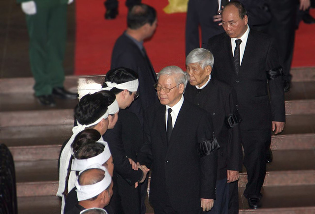  Tổng Bí thư Nguyễn Phú Trọng, nguyên Tổng Bí thư Lê Khả Phiêu và Thủ tướng Nguyễn Xuân Phúc chia buồn cùng gia quyến. 