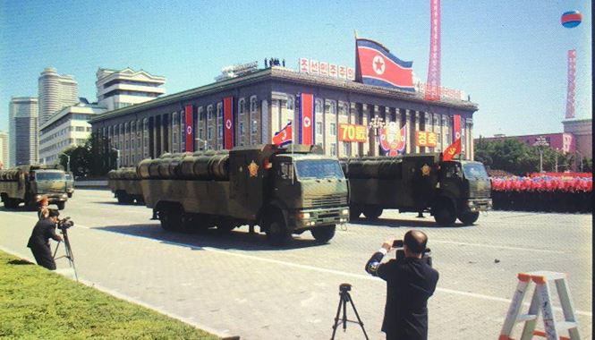 Hé lộ những hình ảnh đầu tiên về lễ duyệt binh của Triều Tiên - ảnh 1