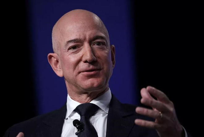 Ông chủ Amazon vượt qua Bill Gates, trở thành người giàu nhất nước Mỹ
