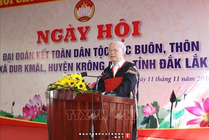 Tổng Bí thư, Chủ tịch nước Nguyễn Phú Trọng nói chuyện với đồng bào dân tộc các buôn, thôn xã Dur Kmăl, huyện Krông Ana.