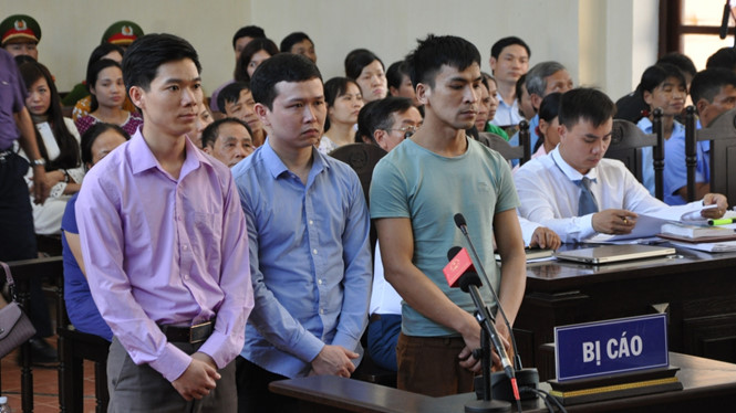 Các bị cáo tại phiên tòa sơ thẩm hồi tháng 5 /// Ảnh Phương Chi