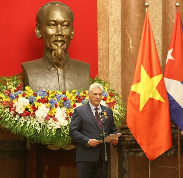  Ông Miguel Mario Diáz Canel Bermúdez bày tỏ sự cảm ơn vì Huân chương cao quý mà Việt Nam trao tặng. 