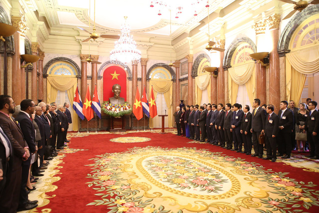 Không gian lễ trao tặng Huân chương Hồ Chí Minh cho Chủ tịch Hội đồng Nhà nước và Hội đồng Bộ trưởng nước Cộng hòa Cuba Miguel Mario Diáz Canel Bermúdez sáng 9/11