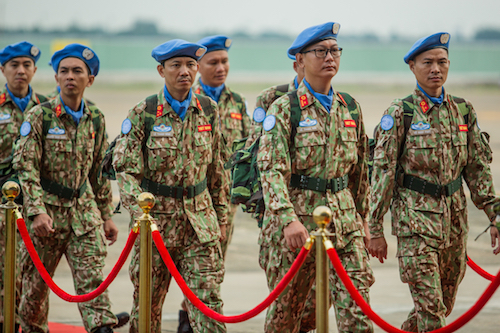 Thành viên bệnh viện dã chiến cấp 2 số 1 của Việt Nam trong ngày lên đường sang làm nhiệm vụ tại phái bộ Liên hợp quốc tại Nam Sudan. Ảnh: Thành Nguyễn
