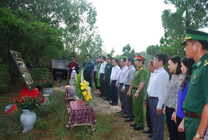 Bộ đội bàn giao lại việc quản lý khu mộ Đại tướng Võ Nguyên Giáp