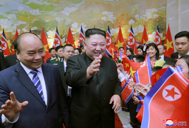 Truyền thông Triều Tiên đăng bộ ảnh ấn tượng về chuyến thăm Việt Nam của ông Kim Jong-un - 10