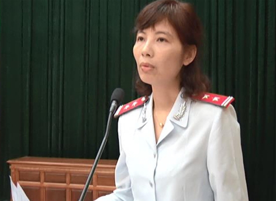 Bà Nguyễn Thị Kim Anh trong ngày công bố quyết định thanh tra tại huyện Vĩnh Tường vào tháng 4. Ảnh: UBND huyện Vĩnh Tường
