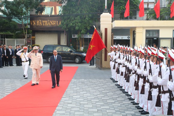 Thủ tướng Nguyễn Xuân Phúc: Đất nước đang chuyển mình mạnh mẽ ảnh 1