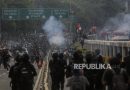 Cảnh sát Indonesia dùng hơi cay giải tán cuộc bạo loạn của sinh viên
